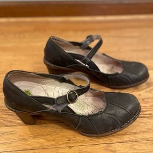 El Naturalista heel in size 41.